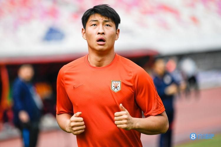 男生叫女生舔自己的坤